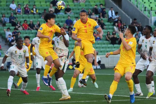 国足这场0比2，比上一场2比0更有价值