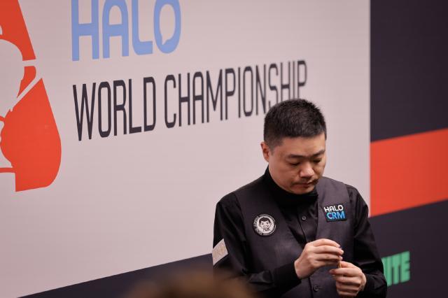 丁俊晖10比5吉尔伯特，世锦赛16进8对决赵心童！